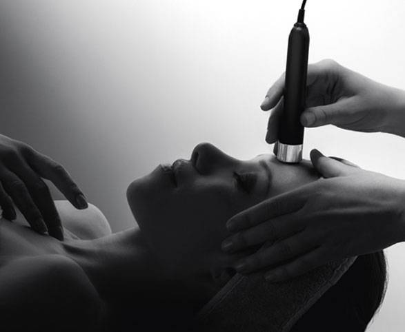 microneedling pour regonfler les rides et repulper le visage en institut de beauté à Strasbourg